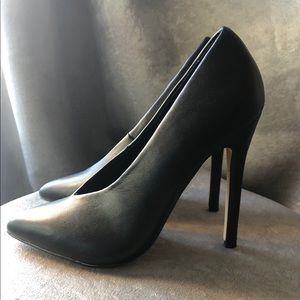 Prestige black heals Fashion Nova size 5.5